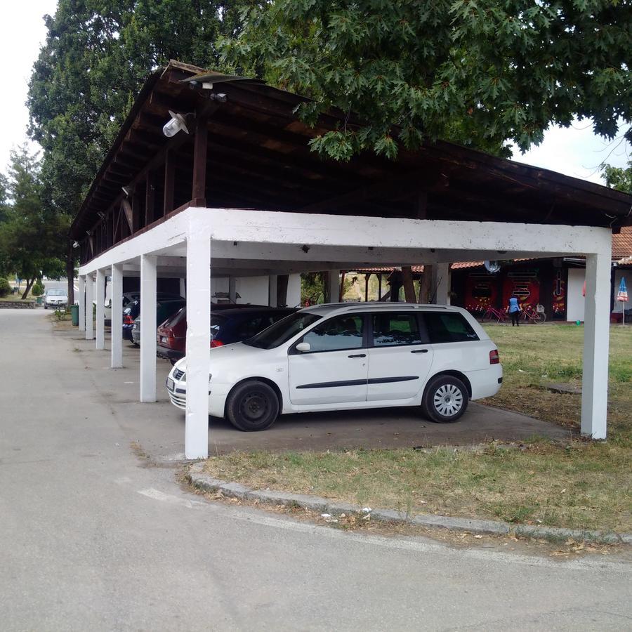 Motel Stari Hrast Markovac Exterior foto