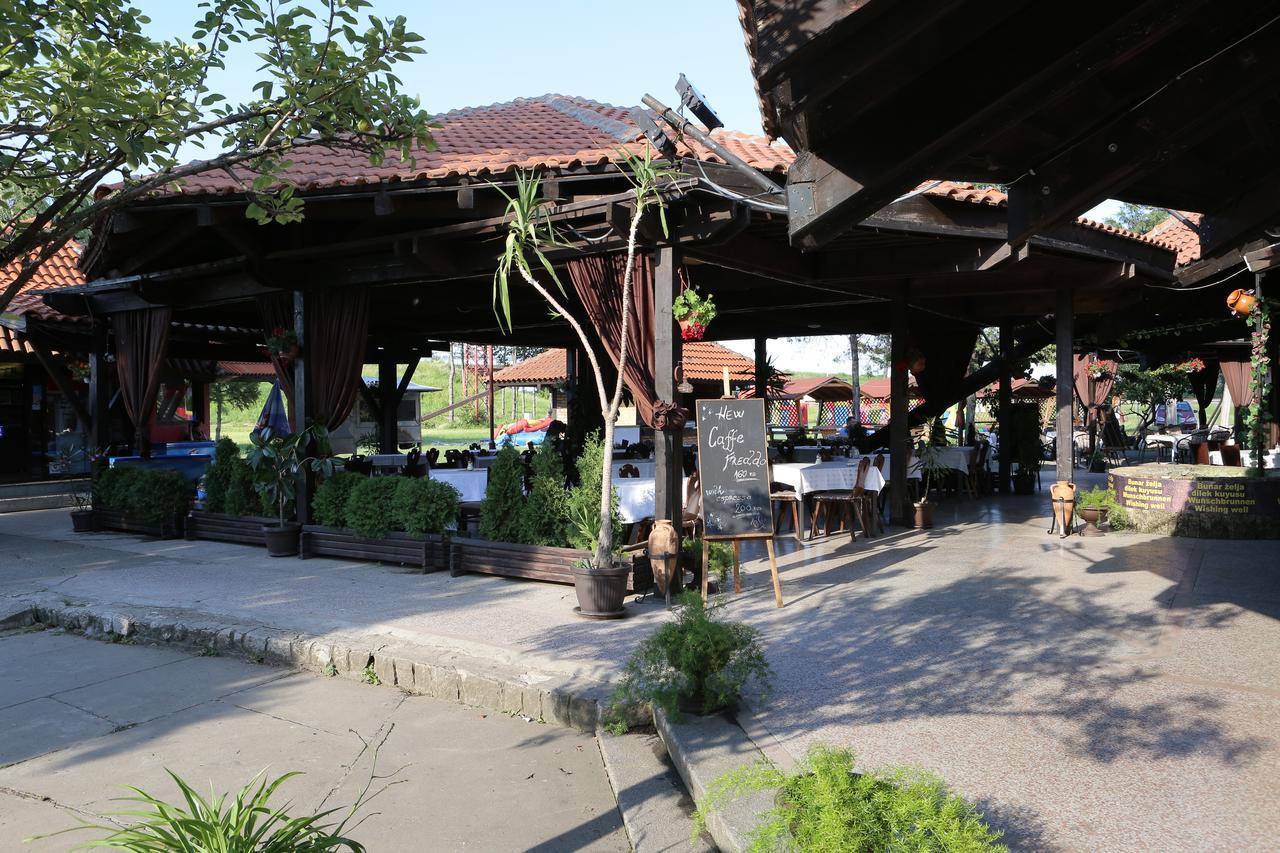 Motel Stari Hrast Markovac Exterior foto